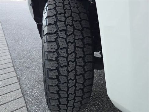 Used 2018 Toyota Tacoma SR5 image 30