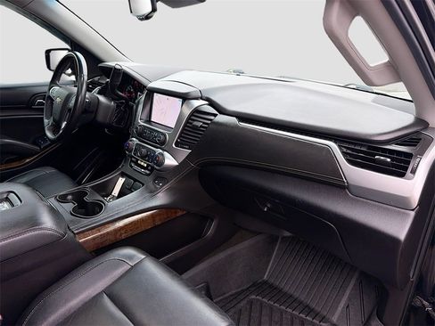 Used 2015 Chevrolet Suburban LT image 36
