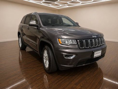 Used 2018 Jeep Grand Cherokee Laredo AWD/4WD image 11