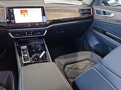 New 2026 Volkswagen Atlas SE image 26