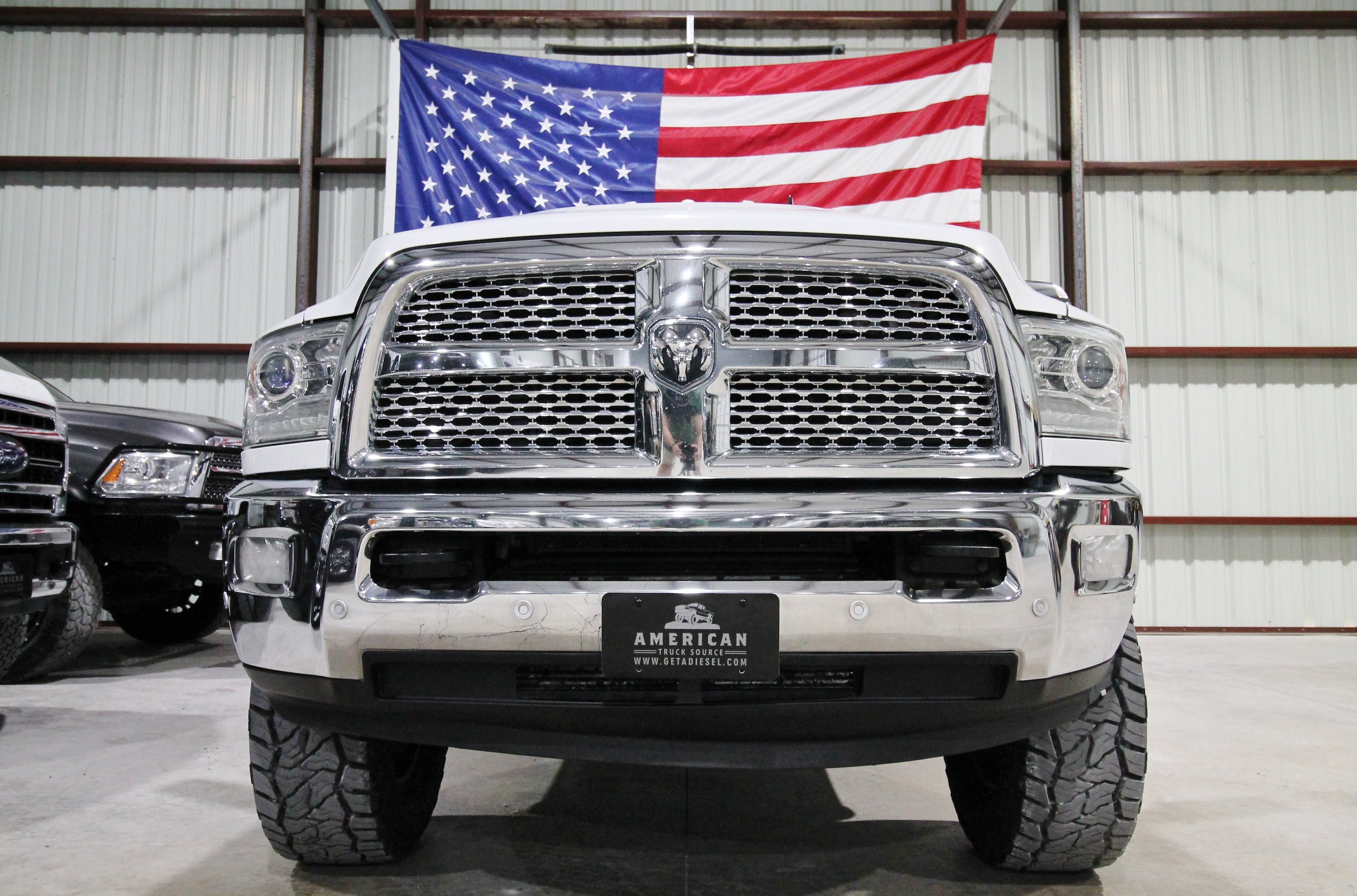 Used 2018 RAM 3500 Laramie AWD/4WD image 2