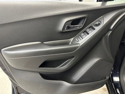 Certified 2021 Chevrolet Trax LS w/ Tint and Cruise Package image 6