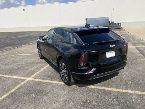 Used 2025 Cadillac Optiq Sport 2 w/ LPO, Floor Liner Package AWD/4WD image 4