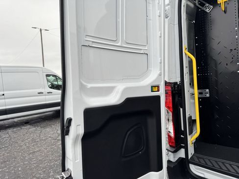New 2026 Ford Transit 250 148 Medium Roof image 18