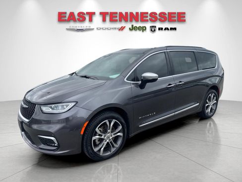 Used 2023 Chrysler Pacifica Pinnacle AWD/4WD image 7