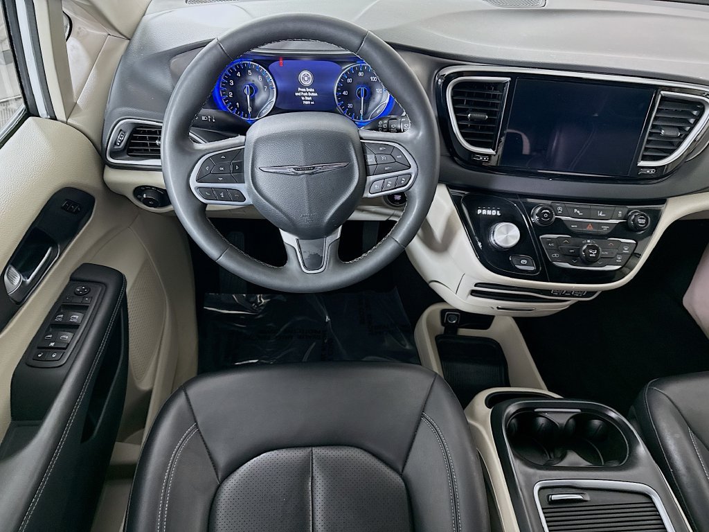 Used 2024 Chrysler Pacifica Touring-L FWD image 4