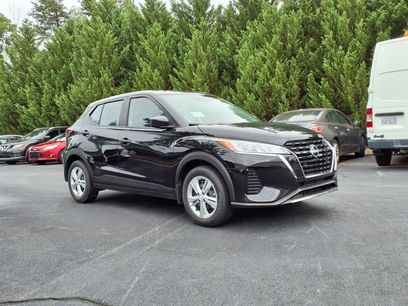 New 2025 Nissan Kicks Play S