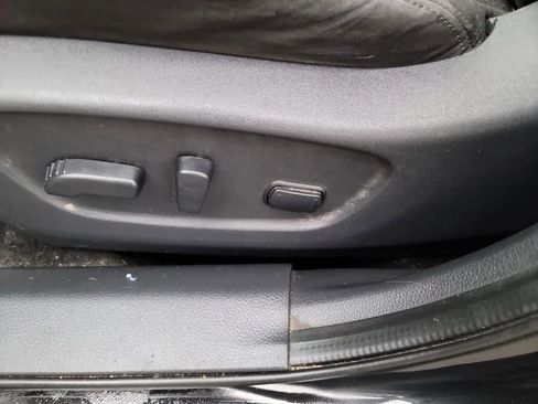 Used 2016 Nissan Rogue SV w/ SV Premium Package image 12