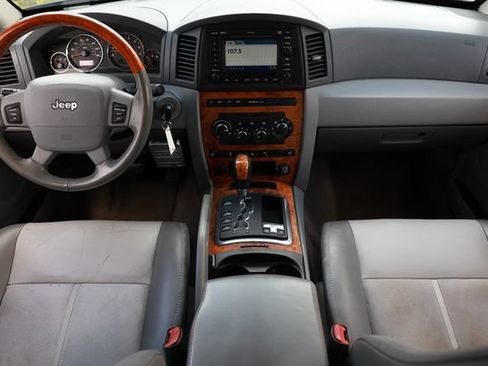 Used 2006 Jeep Grand Cherokee Overland w/ Skid Plate Group AWD/4WD image 2