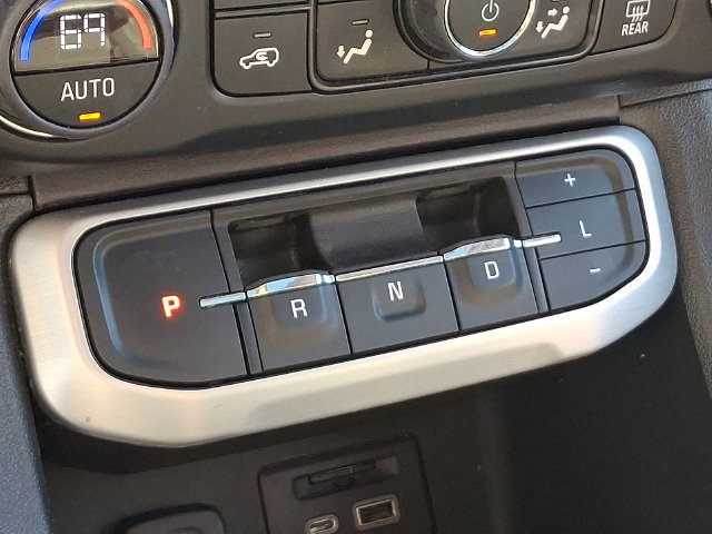 Used 2023 GMC Acadia SLT w/ Technology Package AWD/4WD image 9