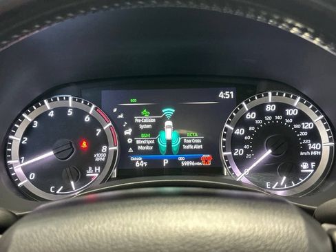 Used 2024 Toyota Highlander XLE FWD image 2