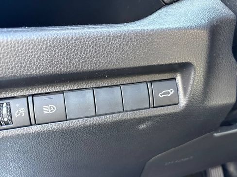 Used 2019 Toyota RAV4 XLE w/ Convenience Package FWD image 21