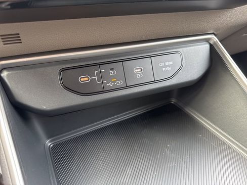 New 2026 Kia Carnival LXS image 5