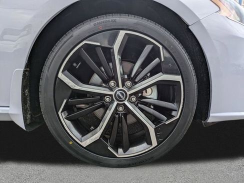 Used 2024 Nissan Altima 2.5 SR FWD image 11