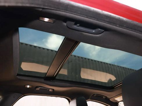 Used 2017 Jaguar F-PACE Premium image 24