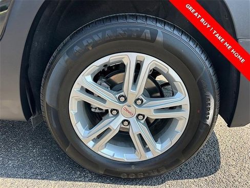 Used 2024 GMC Terrain SLE image 27