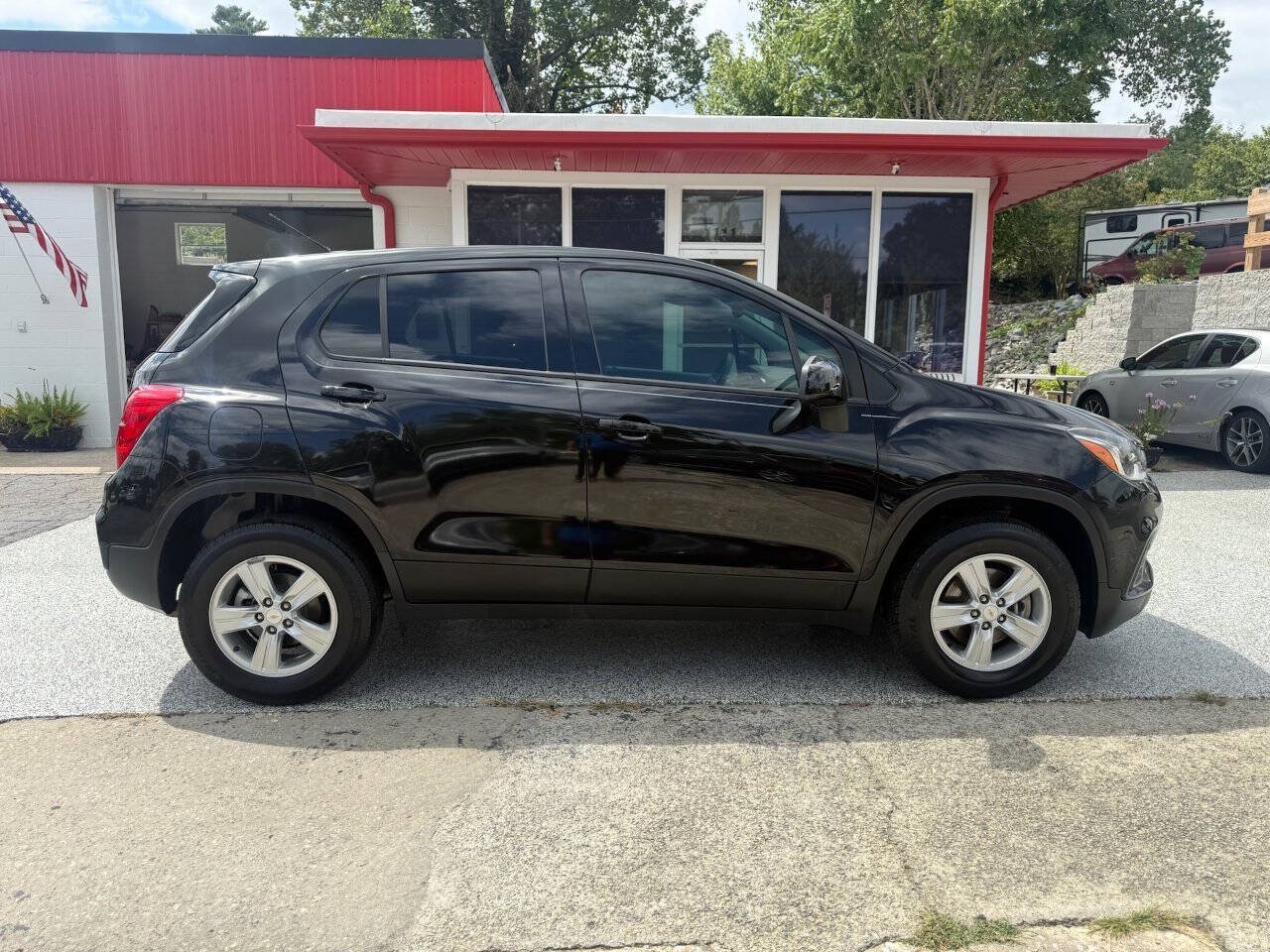 Used 2022 Chevrolet Trax LS w/ Tint and Cruise Package AWD/4WD image 16