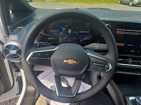 New 2026 Chevrolet Equinox EV LT FWD image 17