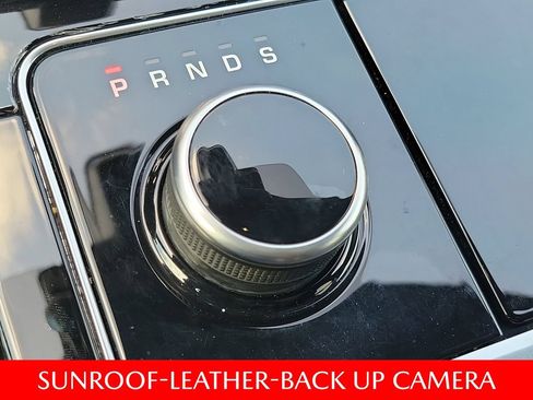 Used 2018 Land Rover Range Rover Velar R-Dynamic SE AWD/4WD image 36