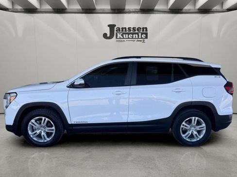 Used 2022 GMC Terrain SLE w/ Driver Convenience Package AWD/4WD image 1