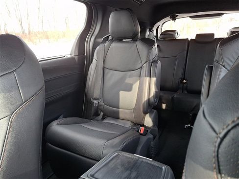 New 2026 Toyota Sienna Platinum image 13