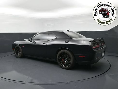 Used 2015 Dodge Challenger SRT w/ Technology Group RWD image 4