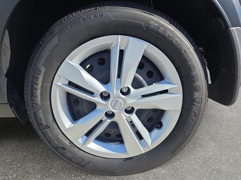 Certified 2025 Nissan Kicks Play S FWD image 30
