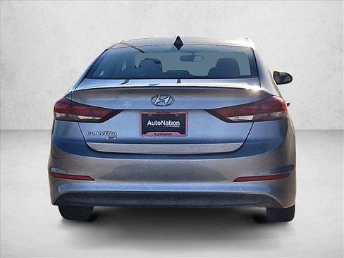 Used 2017 Hyundai Elantra SE FWD image 7