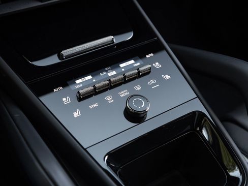Certified 2025 Porsche Cayenne Turbo AWD/4WD image 27