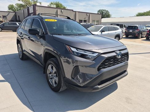 Used 2024 Toyota RAV4 LE AWD/4WD image 4