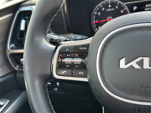 Used 2022 Kia Sorento EX w/ Panoramic Sunroof Package image 26