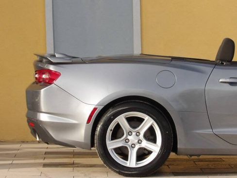 Used 2021 Chevrolet Camaro LT RWD image 10