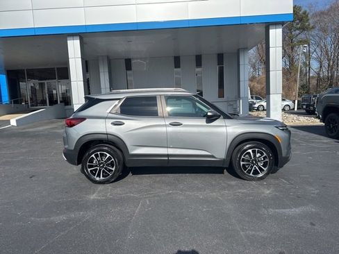 Used 2024 Chevrolet TrailBlazer LT w/ LT Cold Weather Package image 8