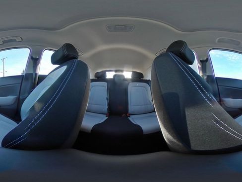 Used 2025 Hyundai Venue SEL image 43