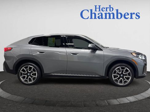Used 2025 BMW X2 xDrive28i w/ Premium Package image 9