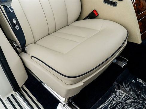 Used 2016 Rolls-Royce Phantom Sedan image 33