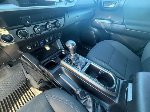 Used 2019 Toyota Tacoma TRD Sport image 15