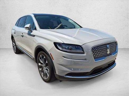 Used 2022 Lincoln Nautilus Reserve AWD/4WD image 3
