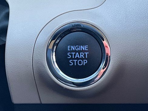 Used 2020 Toyota Avalon XLE w/ Moonroof Package image 26