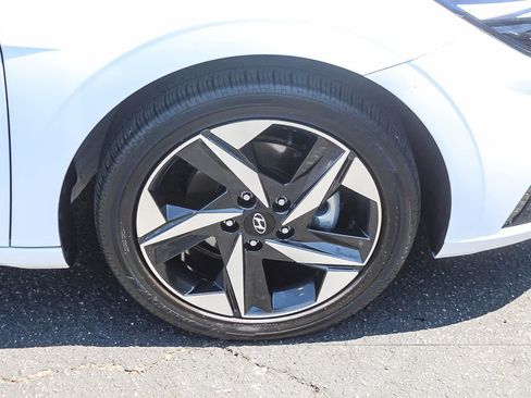 Certified 2023 Hyundai Elantra Limited FWD image 12