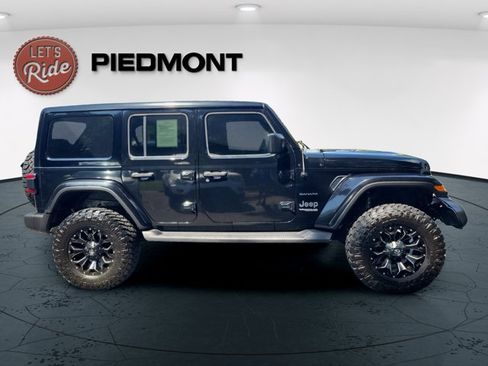 Used 2018 Jeep Wrangler Unlimited Sahara AWD/4WD image 4