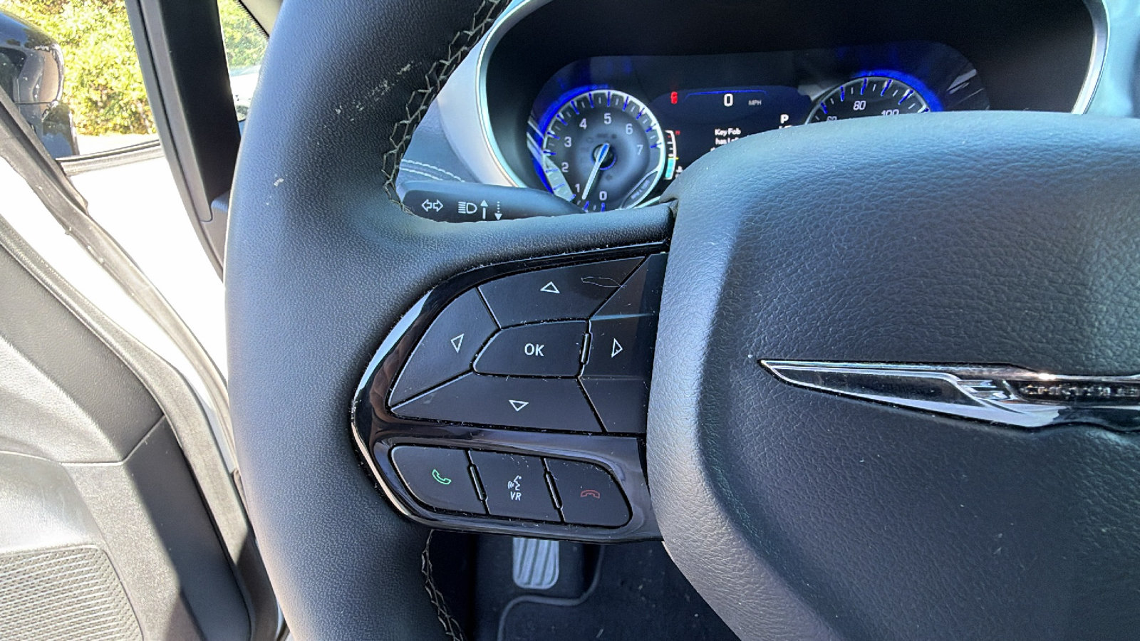 Used 2025 Chrysler Pacifica Limited FWD image 28