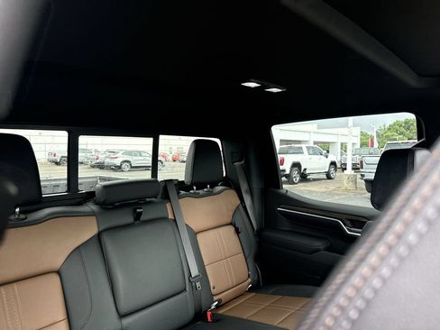 Certified 2025 Chevrolet Silverado 1500 High Country w/ Technology Package AWD/4WD image 14