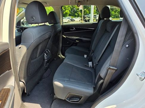Used 2019 Kia Sorento FWD image 22