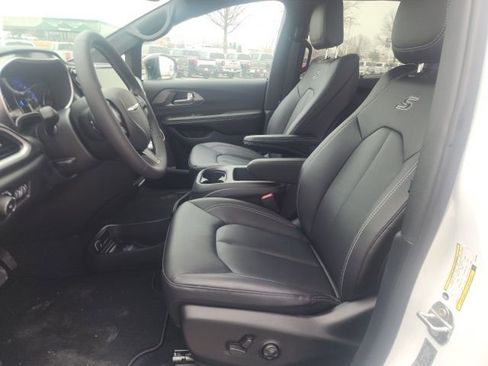 New 2026 Chrysler Pacifica Select image 20