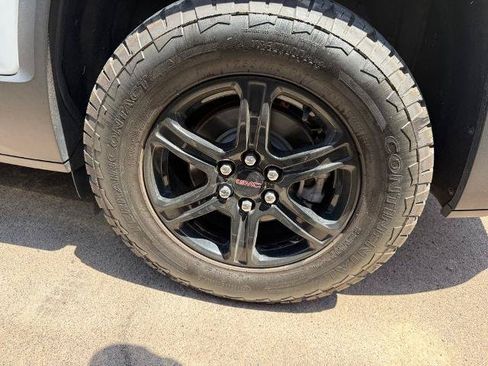 Used 2023 GMC Acadia AT4 w/ Technology Package AWD/4WD image 5