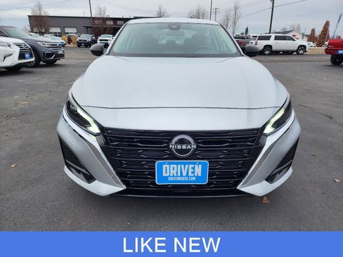 Used 2024 Nissan Altima 2.5 SV image 2