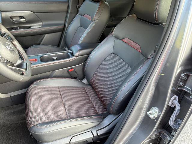 Certified 2025 Nissan Kicks SR FWD image 16