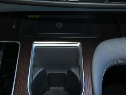 Used 2024 Toyota Sienna LE w/ LE Plus Package image 19