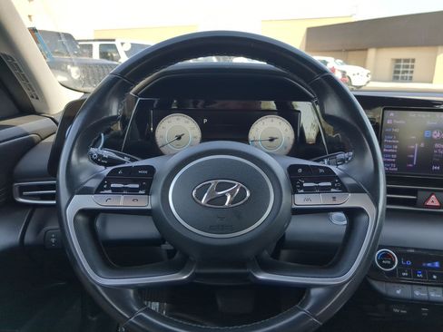 Used 2022 Hyundai Elantra SEL w/ Convenience + Premium Package FWD image 19